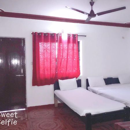 Budget Beach Stay In Tito'S Lane Baga Exterior photo