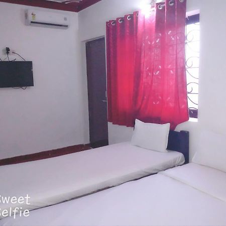 Budget Beach Stay In Tito'S Lane Baga Exterior photo