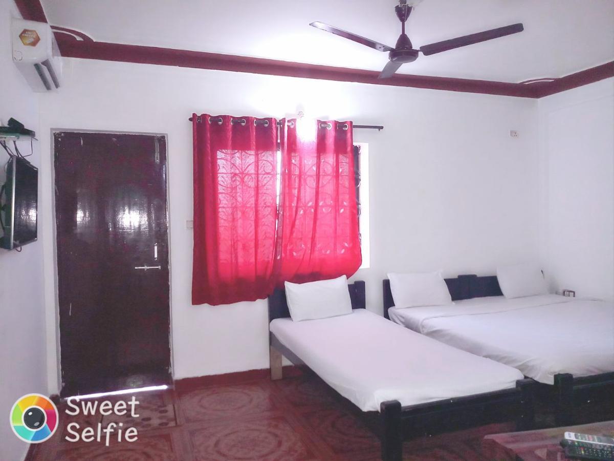 Budget Beach Stay In Tito'S Lane Baga Exterior photo